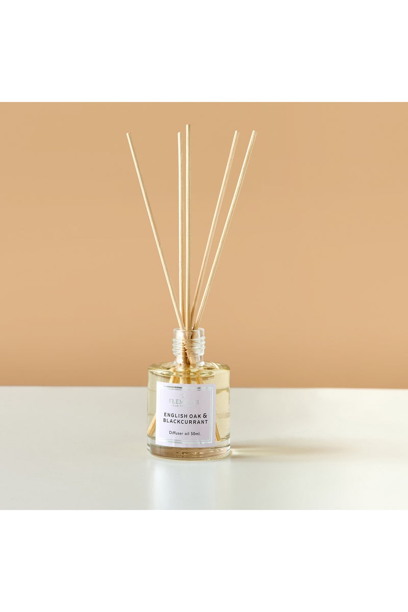 LIFESTYLE مجموعة معطر الهواء من خشب البلوط الإنجليزي والتوت الأسود مع شمعتين في وعاء - Image 3